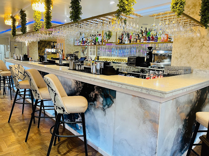 8 Water Street Mediterranean Bar & Grill