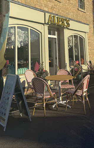 Alex’s Creperie — Woodstock