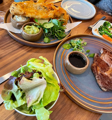 Art Yard Bar & Kitchen