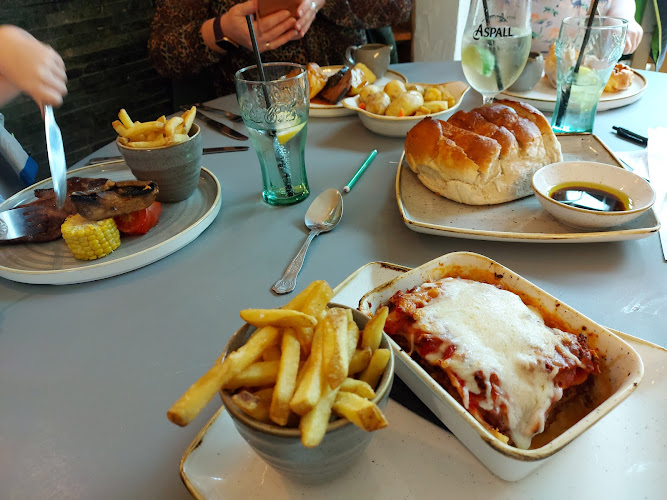 Bistro 8