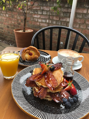 Boston Lock Café