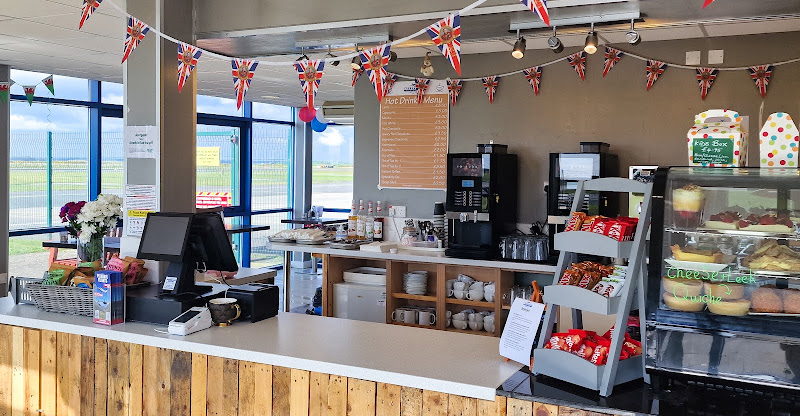Caffi Maes Awyr Caernarfon/Caernarfon Airport Cafe