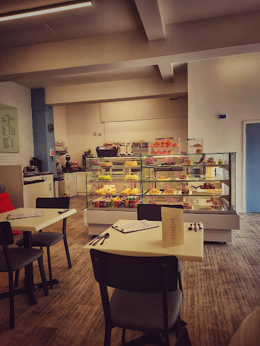 Claud's Coffee Shop & Dessert Parlour