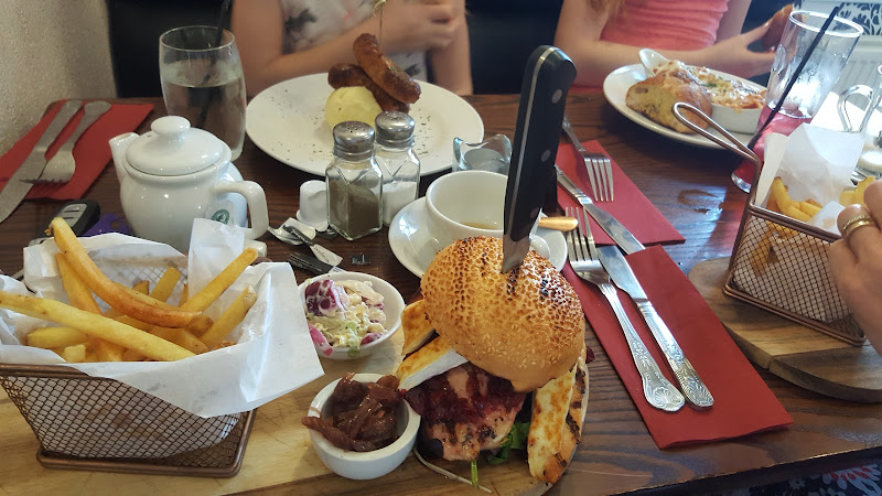 Coultons bar & grill @ The Trefnant