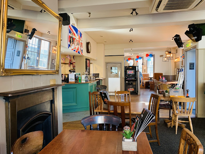 Crown — Horsham