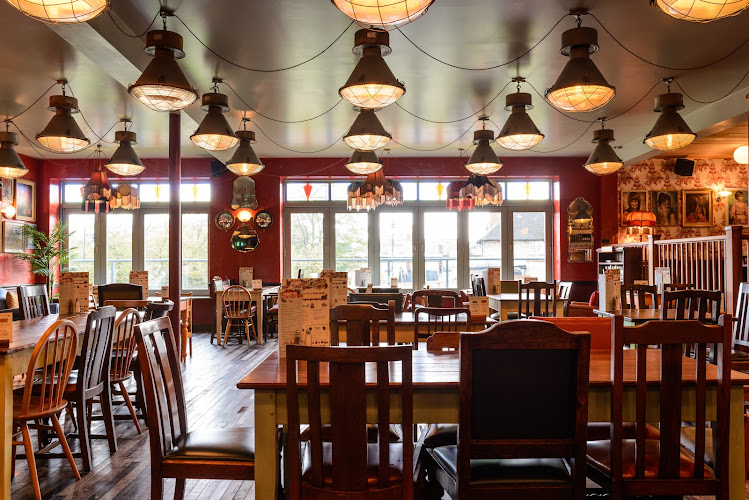 Curio Lounge — Stroud