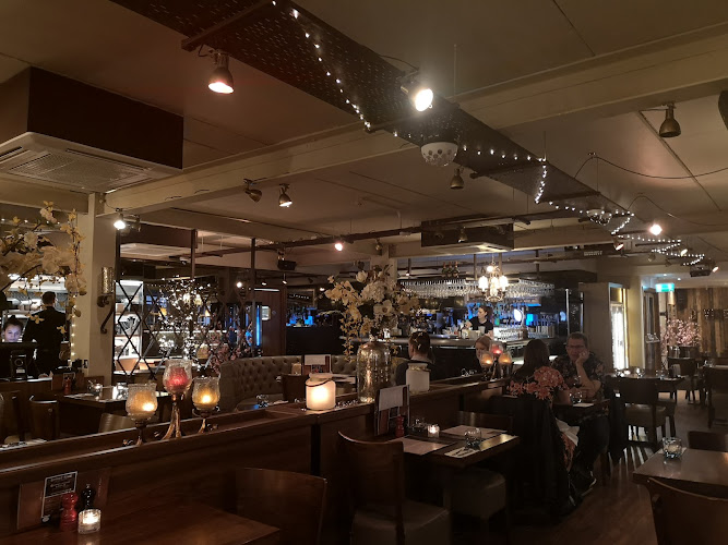 D'vine Restaurant & Social Bar