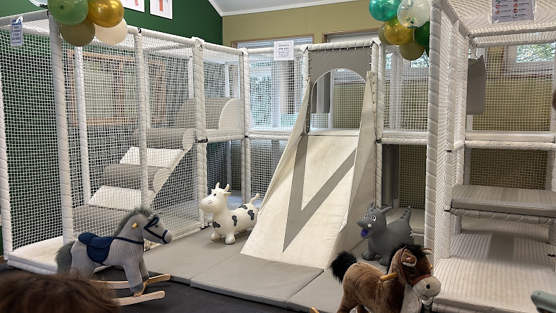 Elies Play Cafe — Crawley