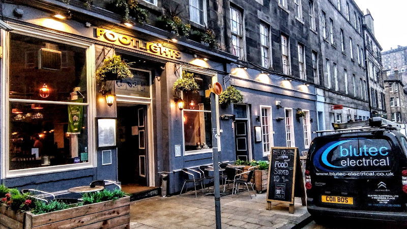 Footlights Bar and Grill