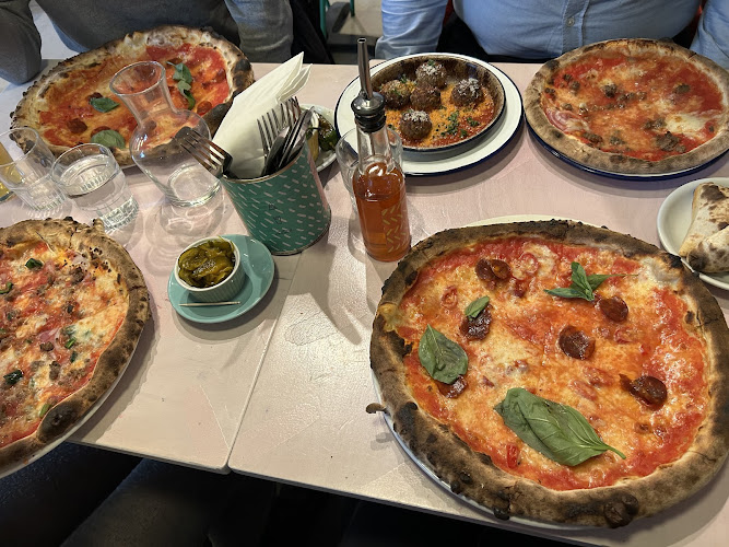 Four Hundred Rabbits Pizza Restaurant Elephant And Castle