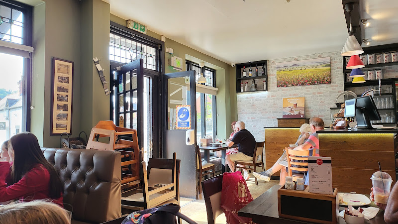 Fouzi's Café Bar & Pizzeria — Llangollen