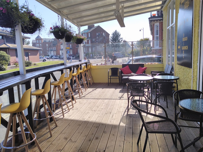 Gulliver's Wife Café