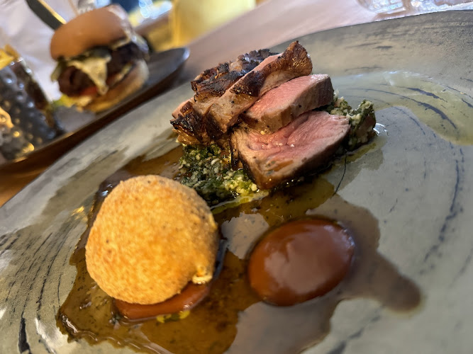 Henry's Seafood Bar & Grill