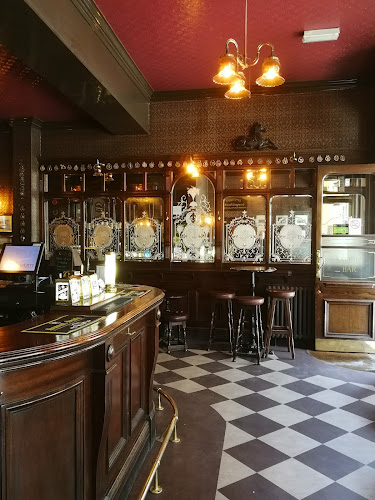 Horse & Groom