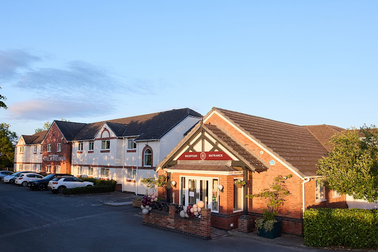 Hotel Wrexham & Savvy Fox Pub — Wrexham
