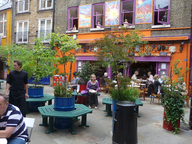 La Compagnie, Neal’s Yard