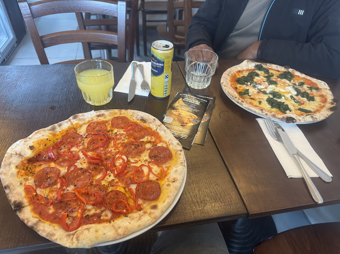 La Famiglia Pizza & Pasta