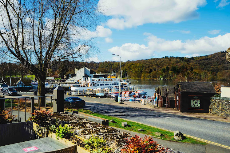 Lake View Garden Bar