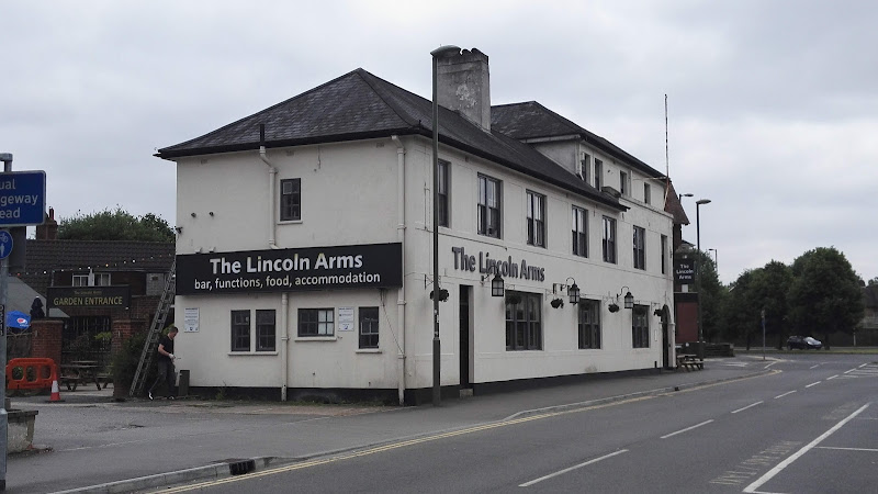 Lincoln Arms Pub & Rooms — Dorking