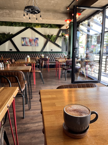 Loro's Bistro — Brighton