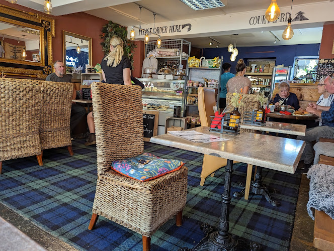 L's Coffee & Bookshop
