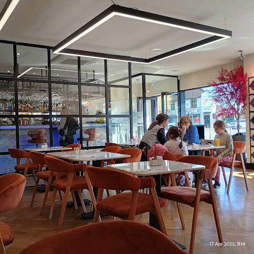 Lune Cafe Bistro