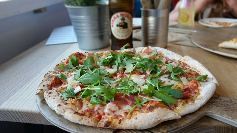 Mena's Pizzeria & Coffee House