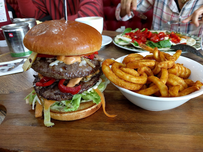 Meral’s Cafe Bistro