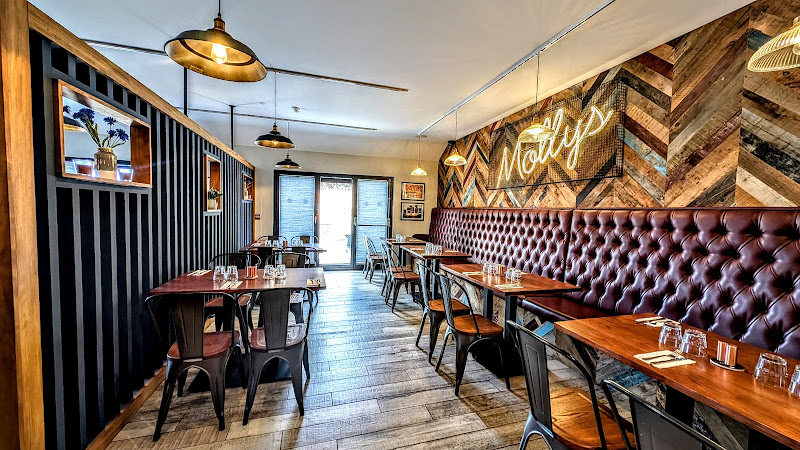 Molly's Bar & Restaurant