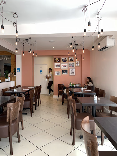 Monty Cafe & Bistro