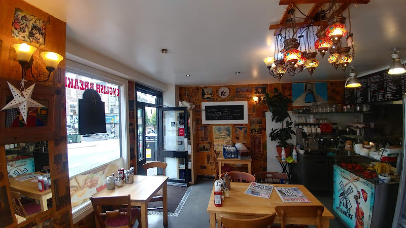 Moulin Rouge Cafe & Grill