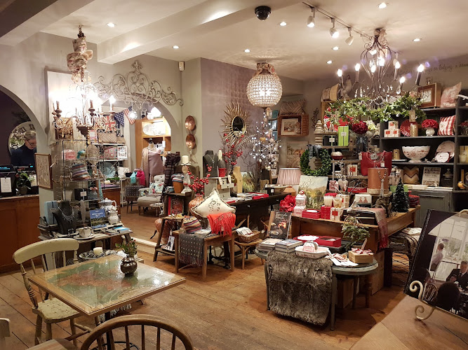 Nest Home & Cafe