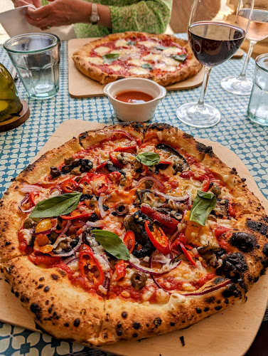 Oli Bonny Wood Fired Pizza