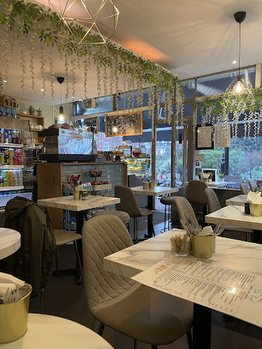 Petit Café — London