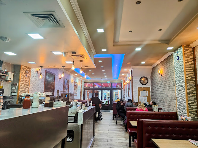 Poppins Cafe & Restaurant — Redhill