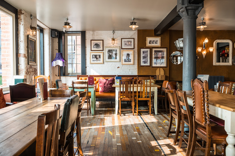 Portivo Lounge — Gloucester