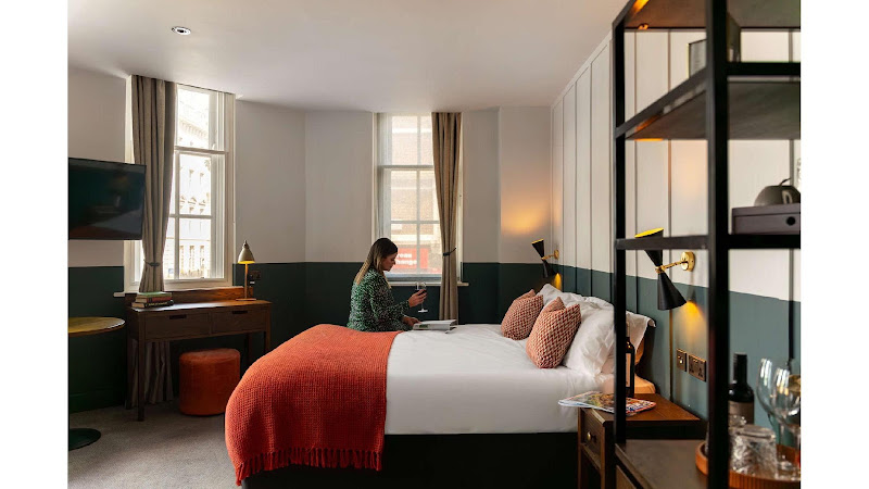 Pride of Paddington (Hotel) — London