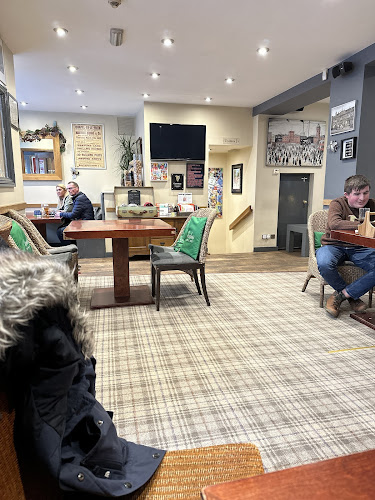 Rems Cafe Bar & Restaurant — High Peak