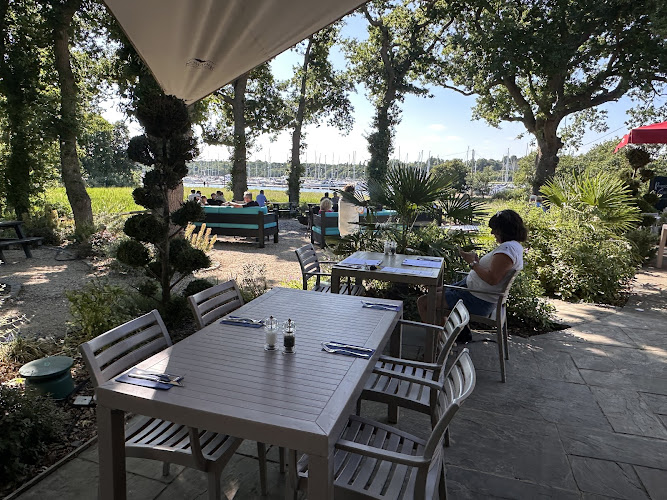 Riverside Social