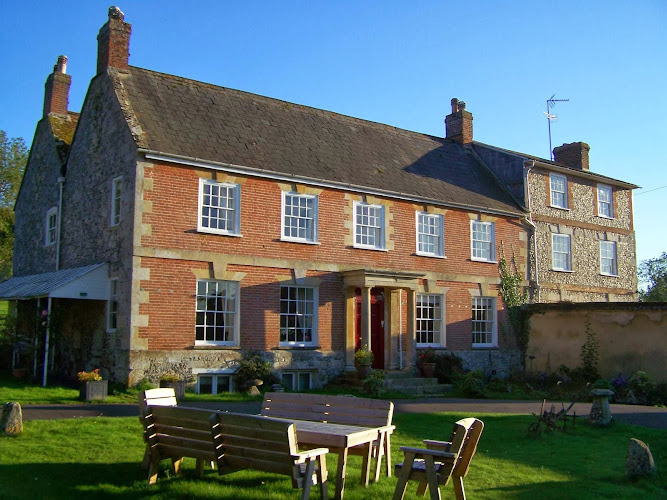 Rollestone Manor B&B, Restaurant & Cottages — Salisbury