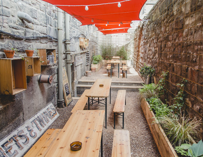 Salt Horse Beer Shop, Bar & Burgers — Edinburgh