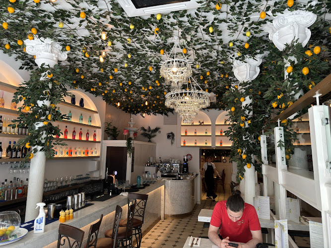 Santa Lucia West End — Glasgow