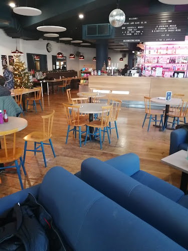 Showroom Café Bar