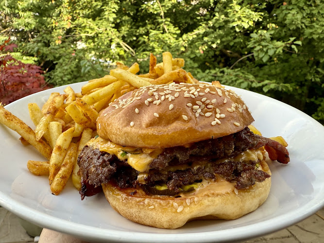 SURF 'N' BURGS