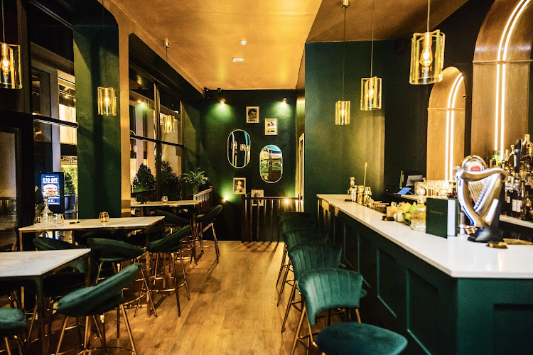 Tabula Rasa bar