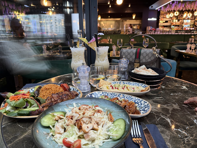 Tavus Lounge & Grill