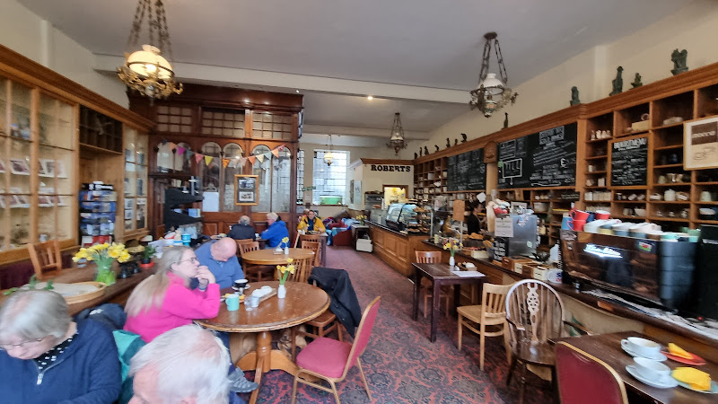 TH Roberts — Dolgellau