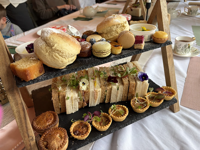 The Avenue Deli