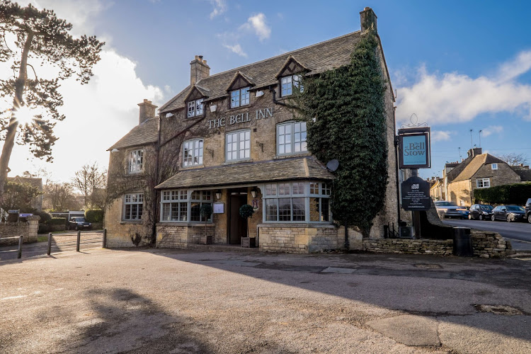 The Bell (Hotel)