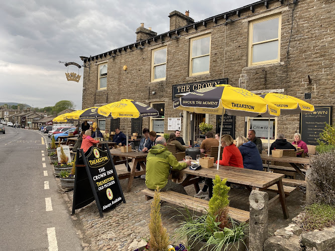The Crown Hawes